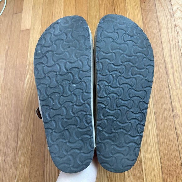 White Mountain Bari Signature Comfort-Molded Footbed Clog in Taupe Suede - Picture 7 of 8